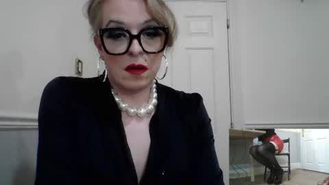dressasdesired online show from June 18, 10:25 pm