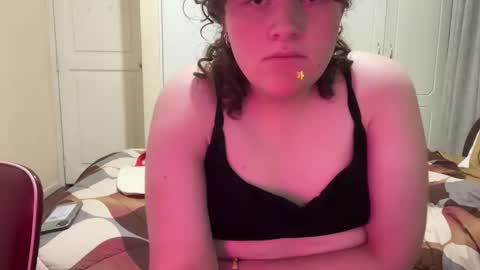 e_z_s online show from May 8, 11:34 pm