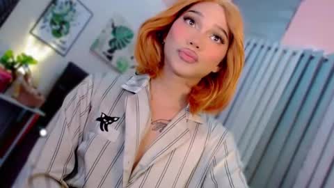 elvie_hughes online show from October 30, 11:31 am