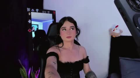 emily611258 online show from June 18, 12:12 am