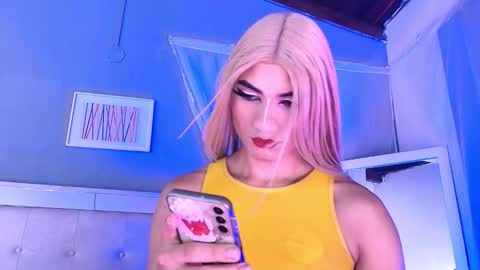 emily_castillo1_ online show from January 17, 5:37 am