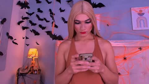 emily_castillo_1 online show from October 21, 5:42 am