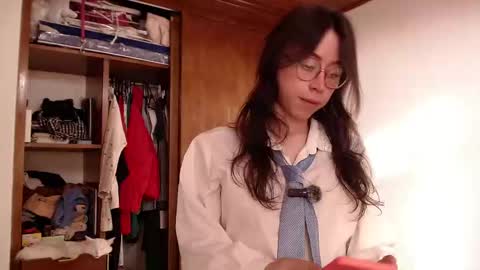 emily_pearl_ online show from September 19, 9:31 pm