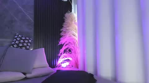 emmaclark_1 online show from March 12, 8:36 pm