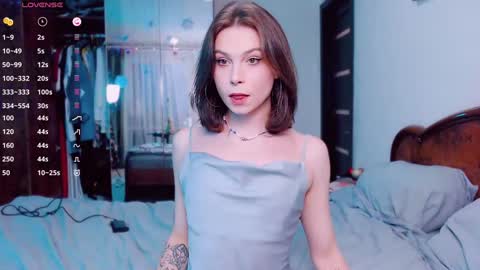 Snapshot of ericaglam chatting on January 5, 11:26 am Erica online show from January 5, 11:26 am