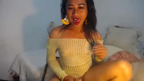 erika_madrigal online show from December 21, 12:53 am