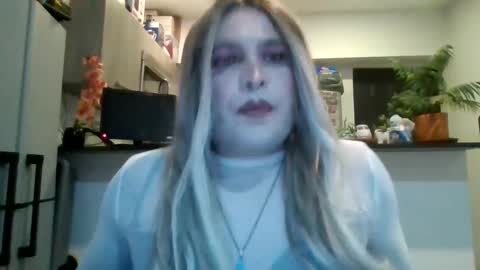 Snapshot of estephanieaguilar chatting on September 21, 6:19 am Estephanie Aguilar online show from September 21, 6:19 am