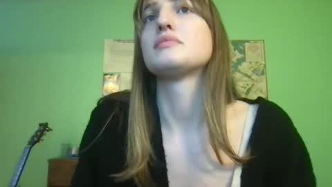 Snapshot of esthergreyplus chatting on February 6, 10:43 pm Esther Grey online show from February 6, 10:43 pm