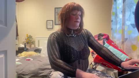 Evelyn Reed online show from December 3, 10:08 am