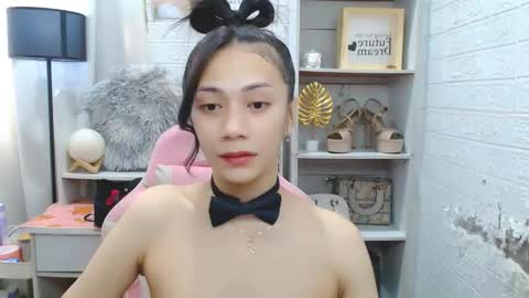 exotictssavie online show from December 5, 4:06 am