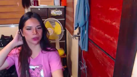 extremelydom online show from February 3, 8:30 am