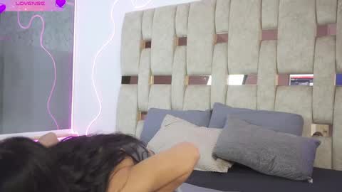 fernanda_thail_ online show from April 1, 7:55 pm