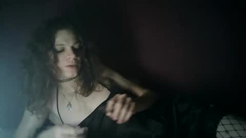 Snapshot of flowpinou chatting on September 30, 12:43 am Emmy online show from September 30, 12:43 am