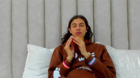 FREYA online show from December 3, 1:59 pm