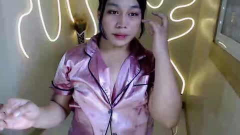 ITS ME CRYSTAL online show from January 14, 6:00 am