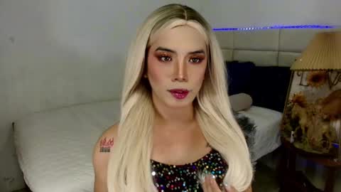 MISS NEILLY online show from December 15, 12:33 pm