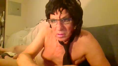 Snapshot of fuseanude chatting on January 27, 1:48 am fuseanude online show from January 27, 1:48 am