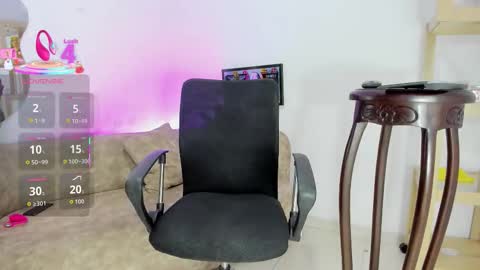 Snapshot of ghadats chatting on September 22, 1:00 am L A U R A online show from September 22, 1:00 am