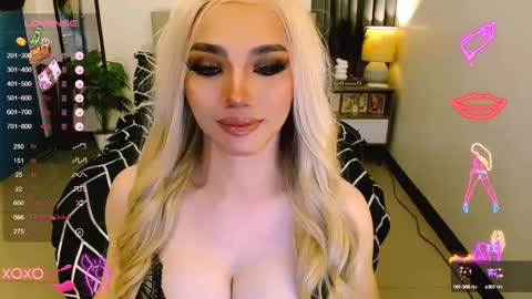 Snapshot of glorious_kim chatting on March 12, 5:02 am Kim - DONT FORGET TO FOLLOW AND GIME THUMBS UP online show from March 12, 5:02 am