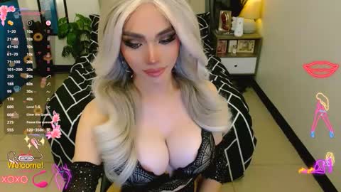 Snapshot of glorious_kim chatting on October 2, 4:13 am Kim - DONT FORGET TO FOLLOW AND GIME THUMBS UP online show from October 2, 4:13 am