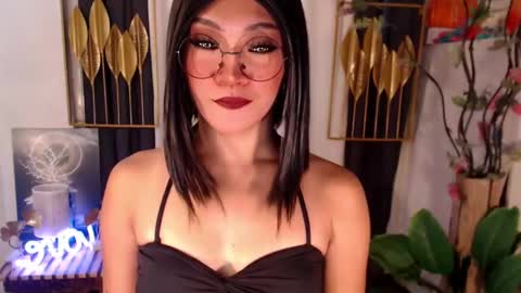 quinnie online show from December 16, 1:31 am