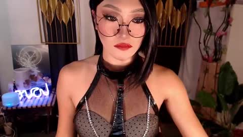 quinnie online show from January 20, 12:15 am