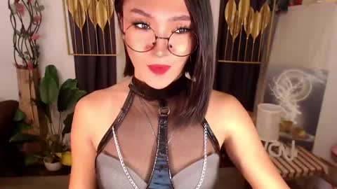 quinnie online show from January 28, 12:05 am