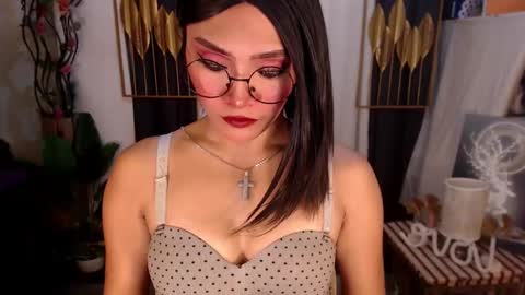 quinnie online show from February 8, 12:49 am