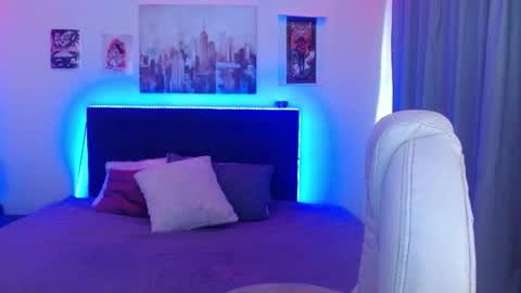 goth_minerva online show from December 19, 1:49 pm