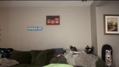 Snapshot of greenxxxqueen chatting on January 26, 5:45 am SexQueen Nikki online show from January 26, 5:45 am