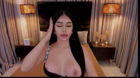 Snapshot of hennessygoddess69 chatting on October 21, 2:18 pm HENNESSY online show from October 21, 2:18 pm