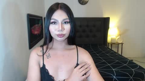 hoe_freesia online show from May 2, 4:23 pm