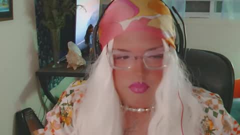 honeylavender777 online show from December 14, 11:27 am