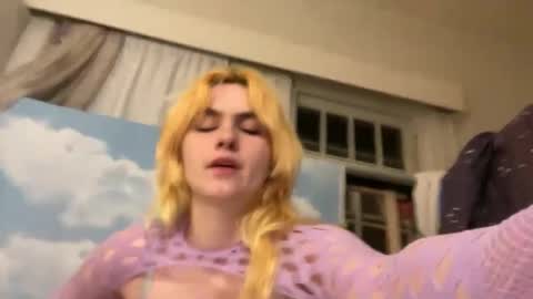 Emi Rose online show from June 2, 4:14 am