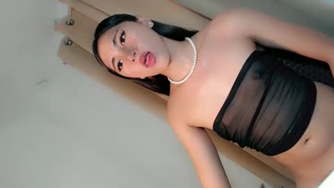 hot_little_angel18 online show from May 15, 4:21 am