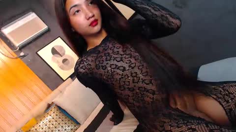Snapshot of hot_nikki69 chatting on February 6, 9:43 am hot_nikki69 online show from February 6, 9:43 am