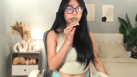 hotasian_gabby69 online show from March 3, 3:30 pm