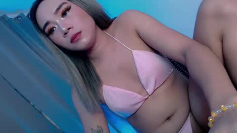 hotchescacummer online show from November 3, 12:37 pm