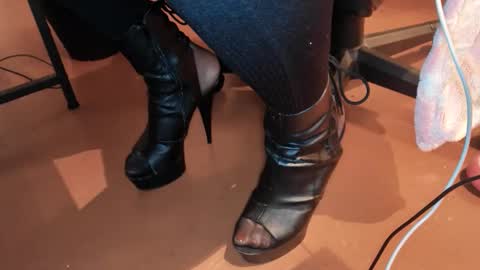 hotslave699 online show from December 2, 10:51 am