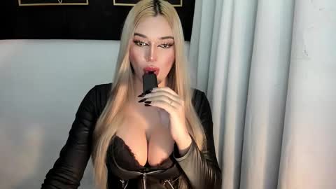 Snapshot of hotstellacumxxx chatting on October 23, 5:55 am STELLA online show from October 23, 5:55 am