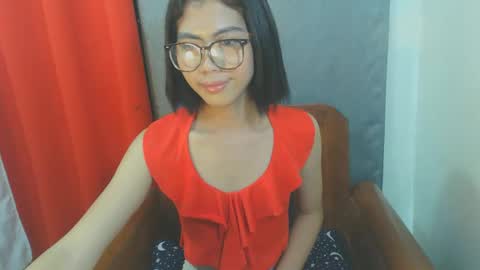 hottestdella69 online show from October 6, 10:54 pm