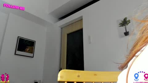 Snapshot of hottycrishinaxx chatting on December 16, 10:18 am crishinahotty online show from December 16, 10:18 am