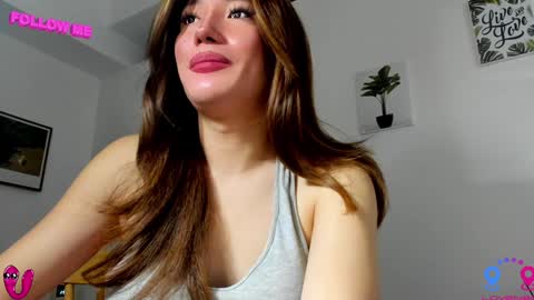 Snapshot of hottycrishinaxx chatting on December 20, 9:54 am crishinahotty online show from December 20, 9:54 am