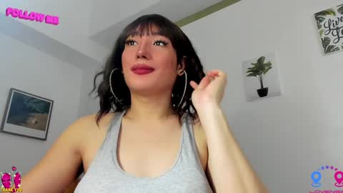 Snapshot of hottycrishinaxx chatting on January 9, 7:31 am crishinahotty online show from January 9, 7:31 am