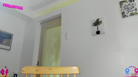 Snapshot of hottycrishinaxx chatting on January 18, 2:40 am crishinahotty online show from January 18, 2:40 am