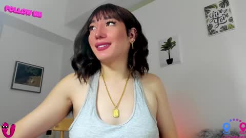 Snapshot of hottycrishinaxx chatting on March 1, 1:32 am crishinahotty online show from March 1, 1:32 am