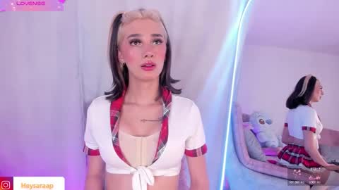 Sara  online show from November 3, 1:32 pm