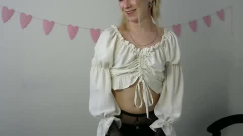 Jade online show from April 1, 1:01 pm