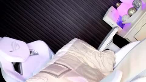 Candy Moore online show from December 14, 9:48 am