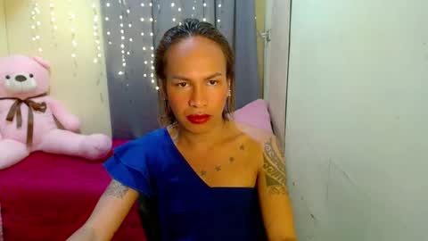 Snapshot of indaypakay_ts chatting on February 5, 6:13 am Pakay online show from February 5, 6:13 am